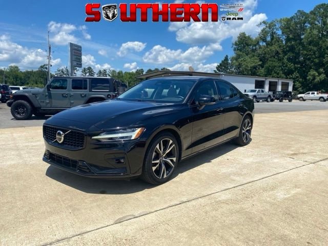 2024 Volvo S60 B5 Core Dark Theme AWD's photo