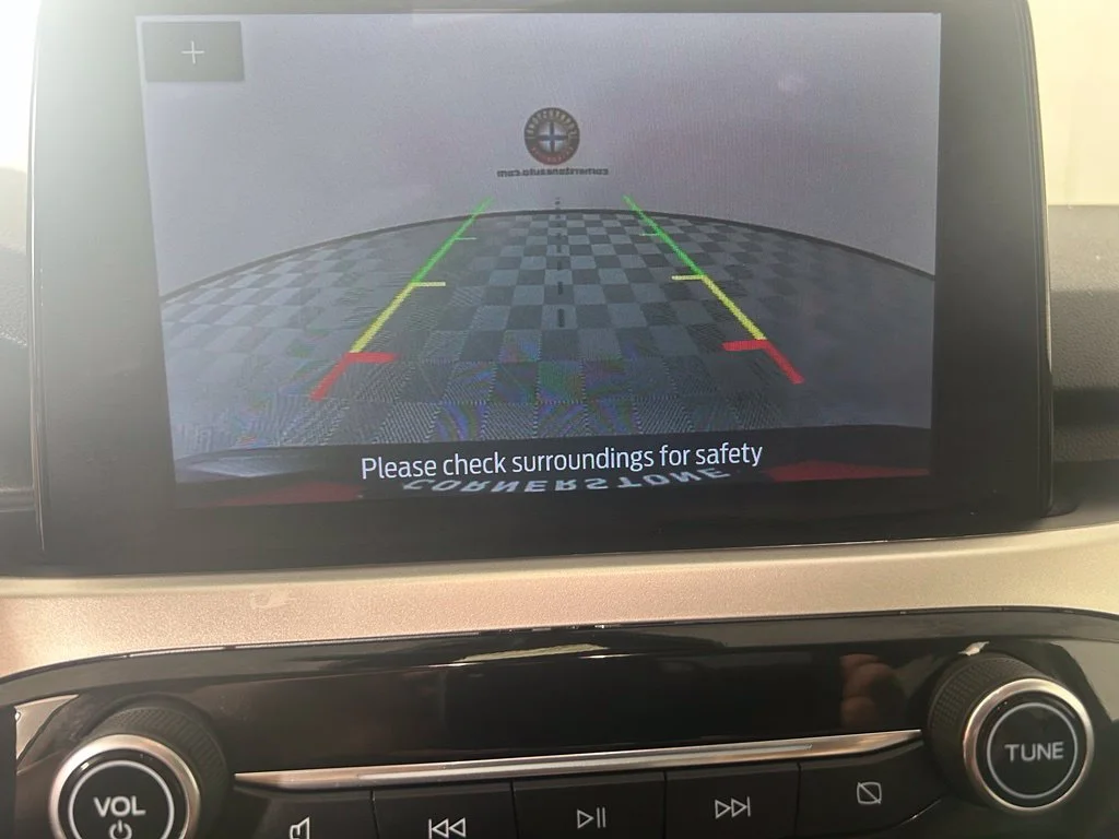 Used 2020 Green Ford SE image 3