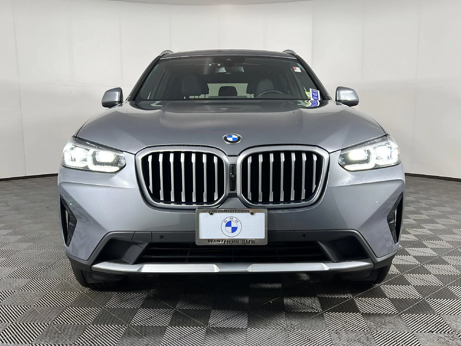 Used 2023 Skyscraper Gray Metallic BMW xDrive30i image 13