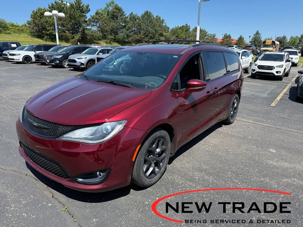 2019 Chrysler Pacifica Limited's photo