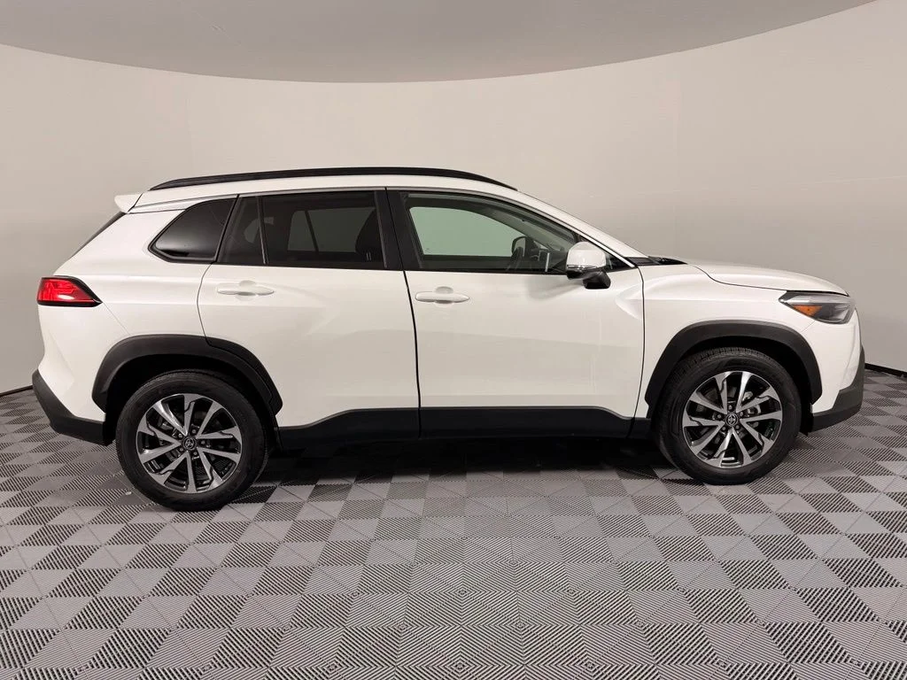 Used 2023 Beige Toyota XLE image 7