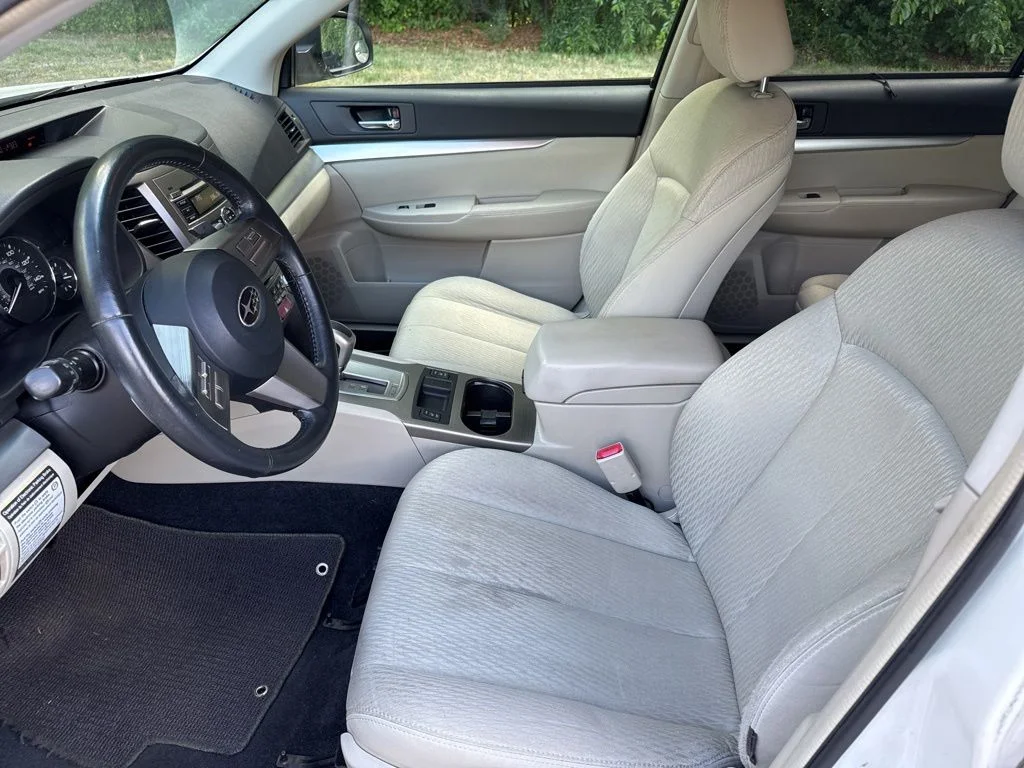 Used 2010 White Subaru 2.5i Premium image 12
