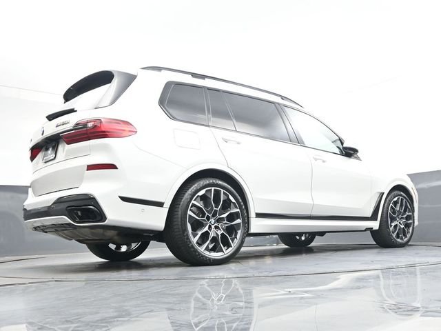 Used 2021 White BMW M50i image 31