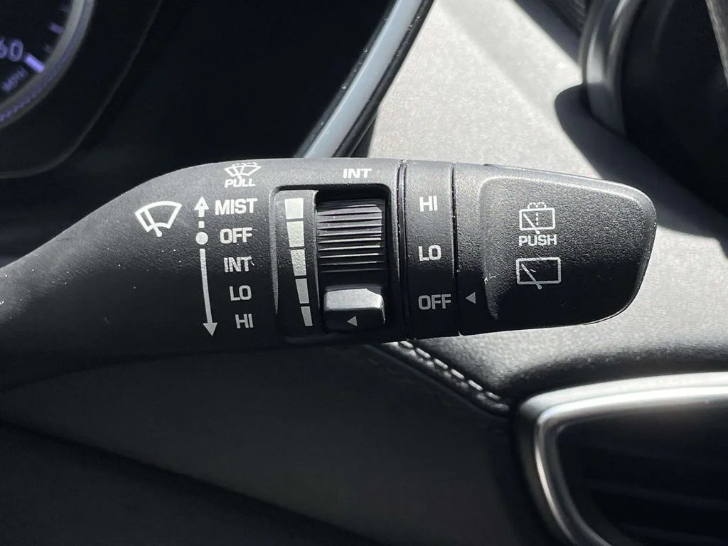 Used 2019 Brown Hyundai SE image 22