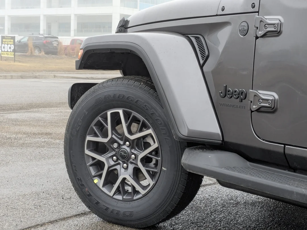 New 2026 Grey Jeep Sahara - - 4x4 - McKinley Leather - Body-Color Top - Power Seats - Remote Start & More! image 9