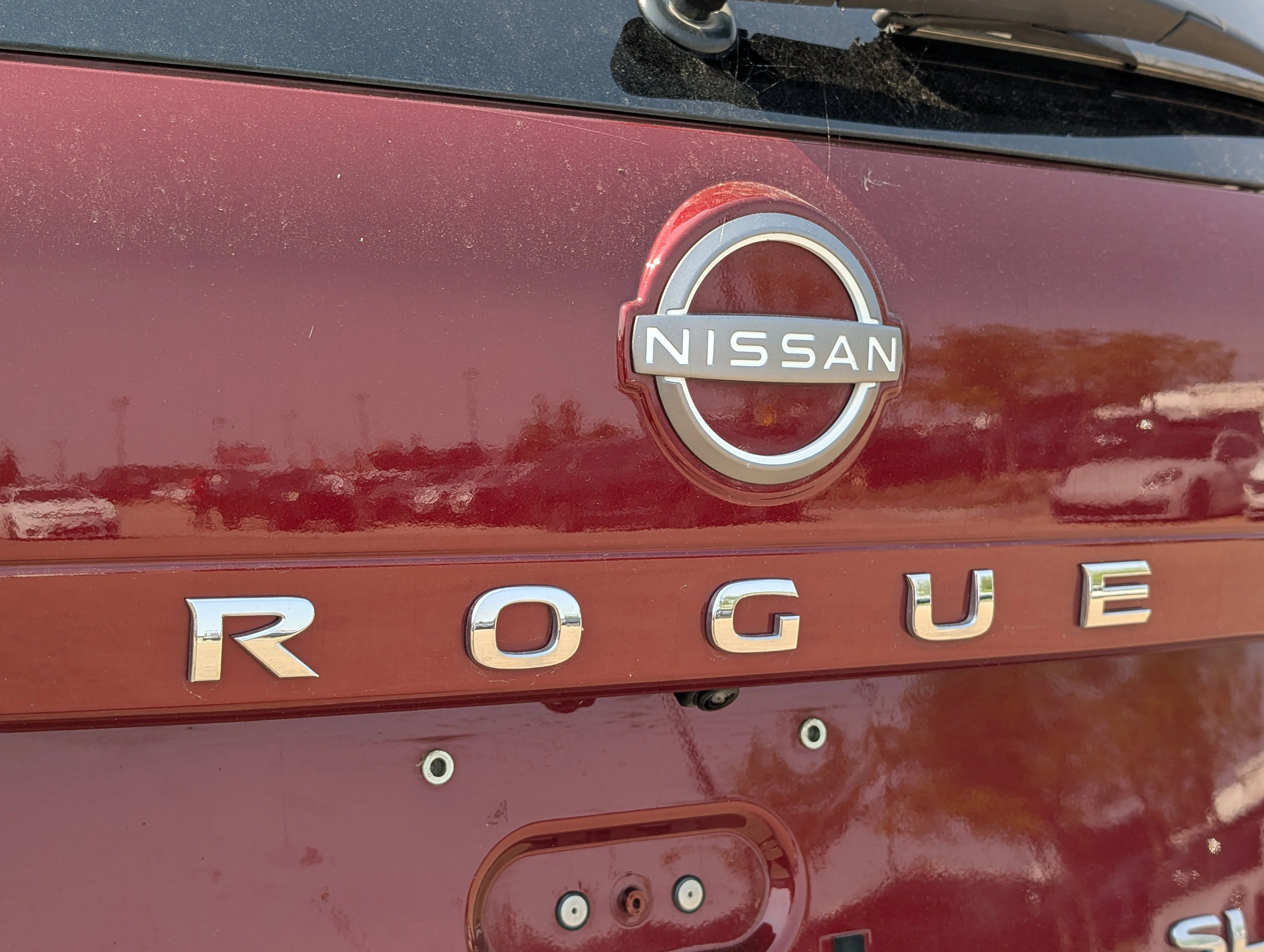 Used 2023 Glacier White Nissan SL image 15