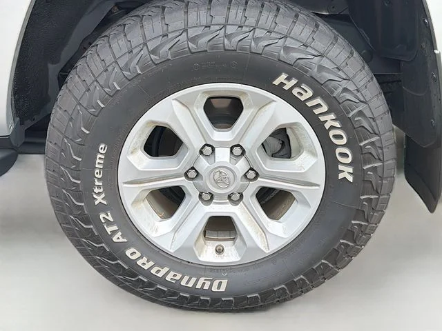 Used 2017 Silver Toyota SR5 Premium image 29
