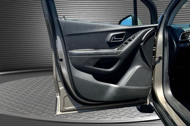 Used 2021 Gray Chevrolet LS image 18