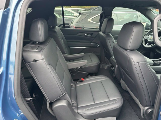 Used 2025 Lakeshore Blue Metallic Chevrolet LT image 3