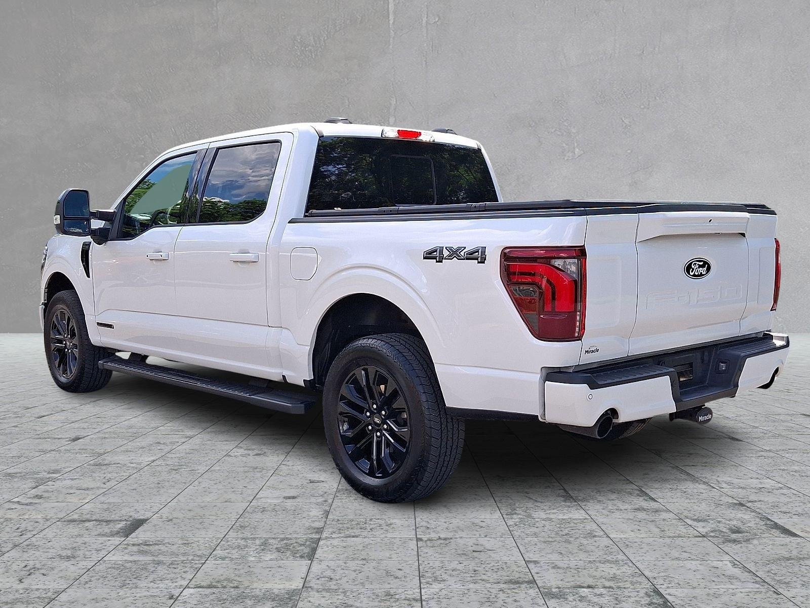 Used 2025 Star White FORD TRUCK LARIAT image 4