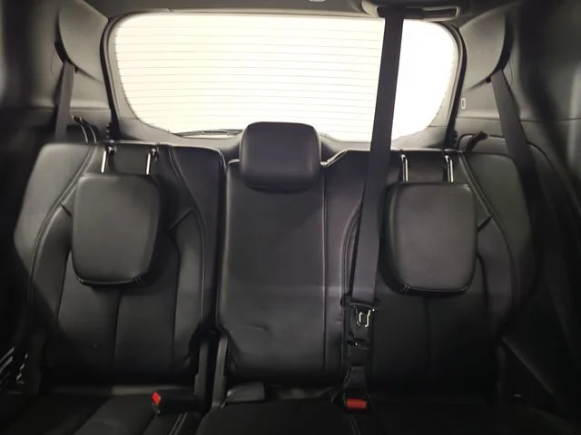 Used 2025 Bright White Clearcoat Chrysler Select image 18