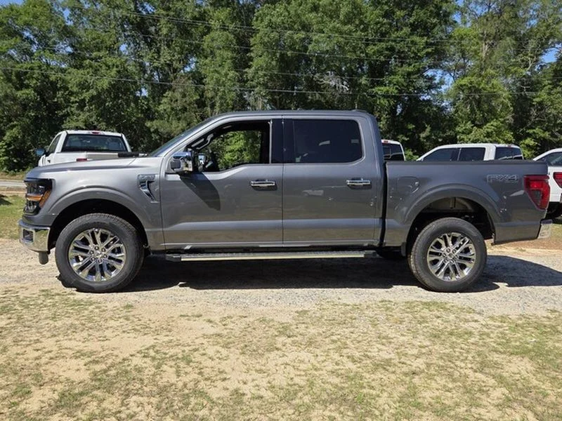 New 2026 Carbonized Gray Metallic Ford XLT image 4