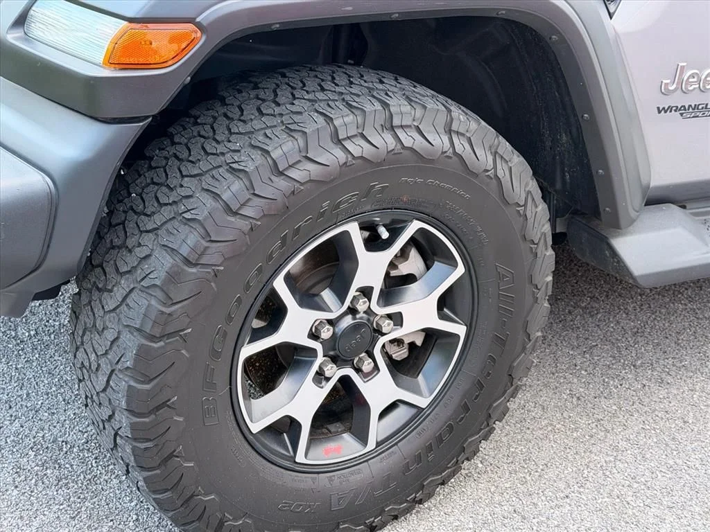 Used 2019 Silver Jeep Sport S image 6