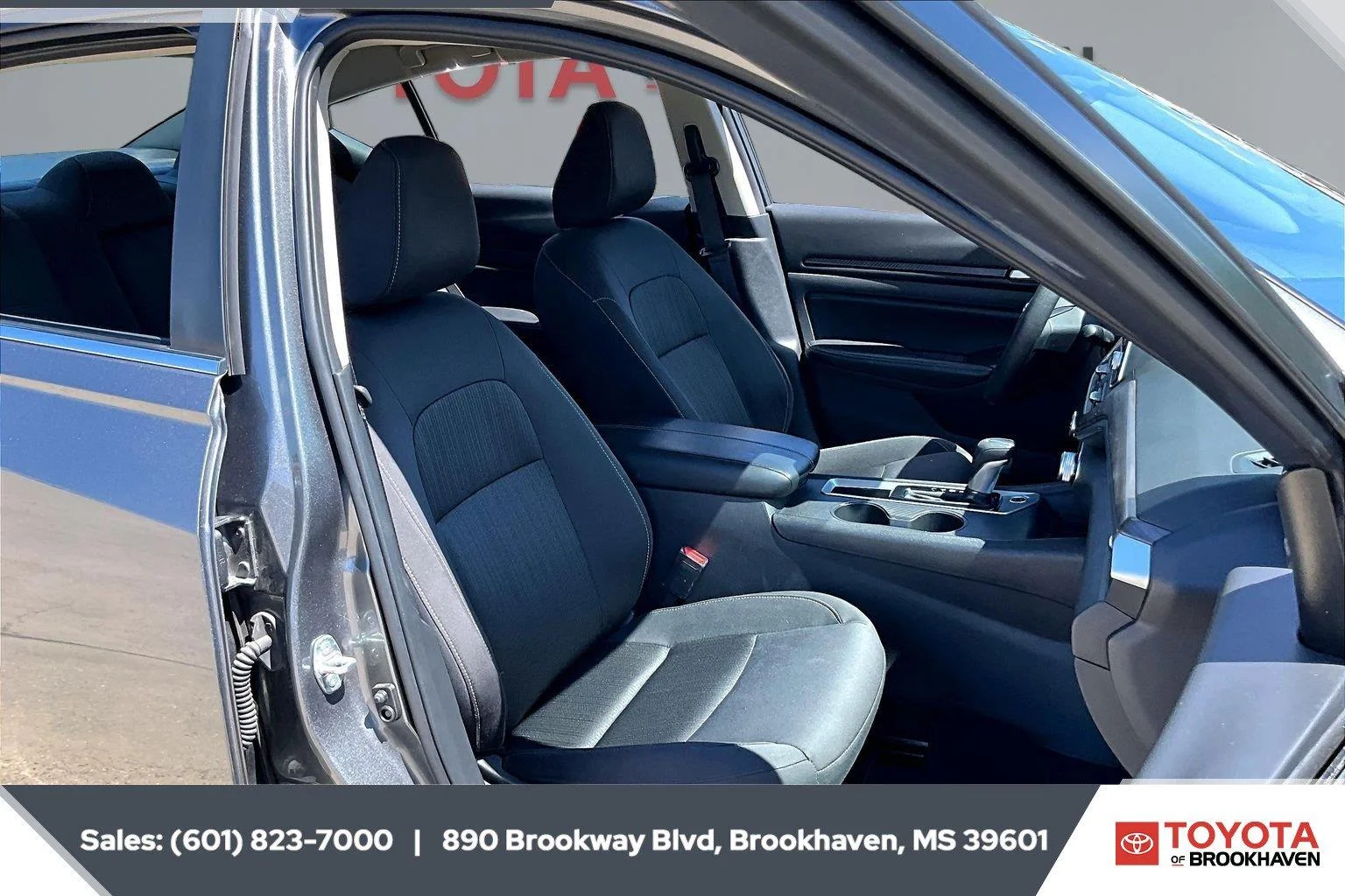 Used 2025 Gun Metallic Nissan SV image 6