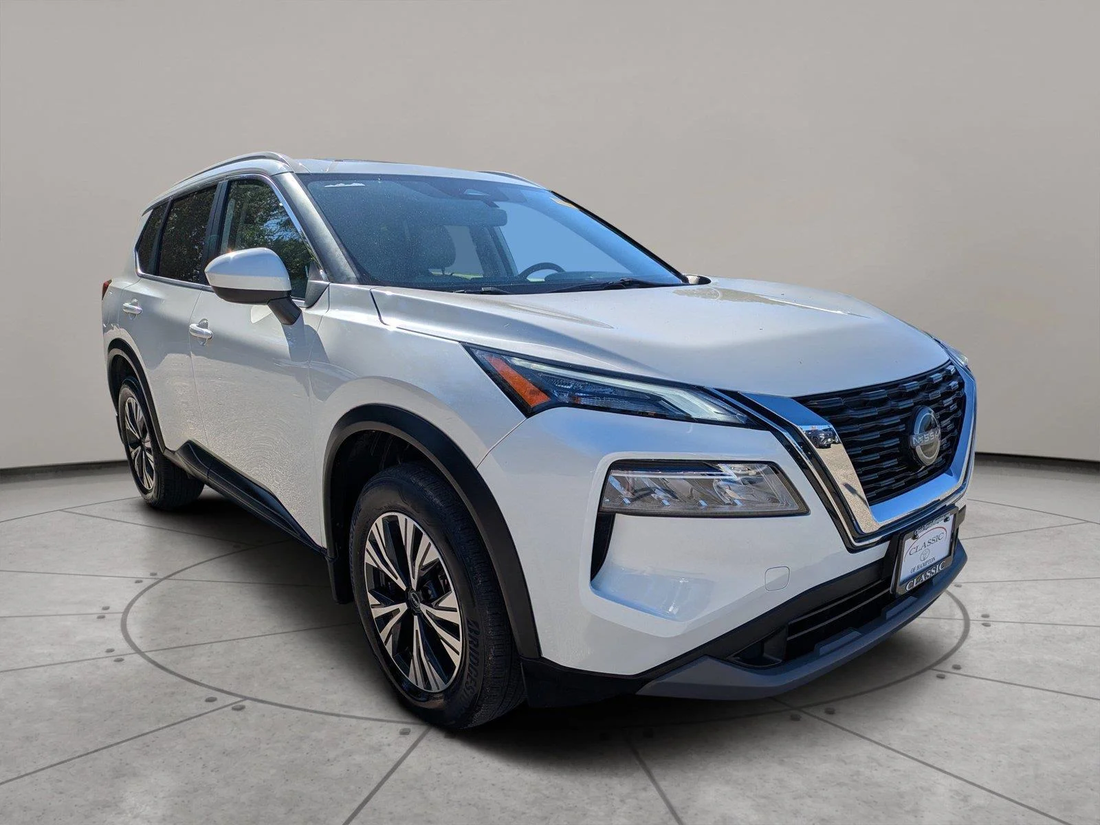 Used 2023 Pearl White Tricoat Nissan SV image 1