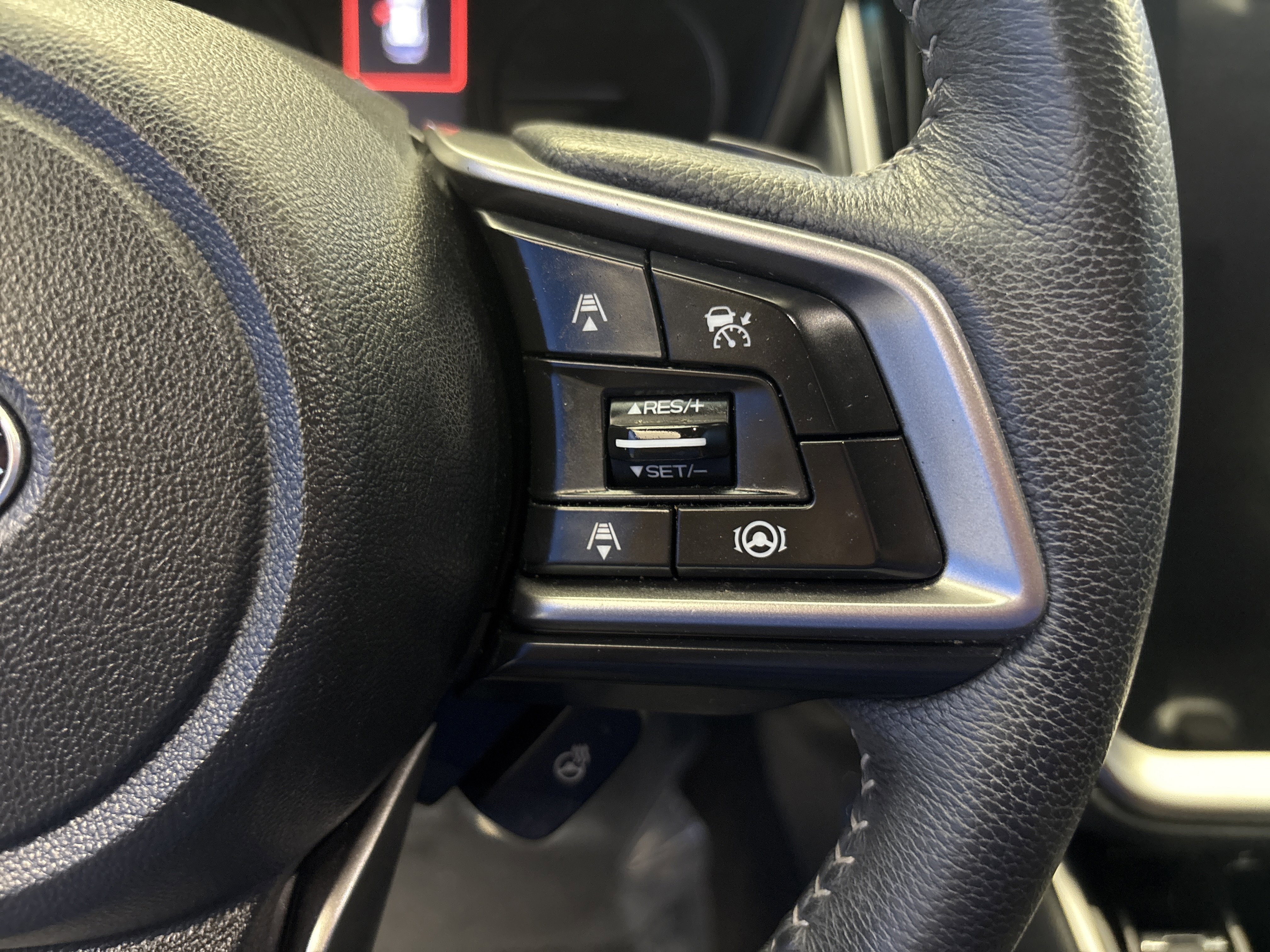 Used 2020 Ice Silver Metallic Subaru Limited image 16