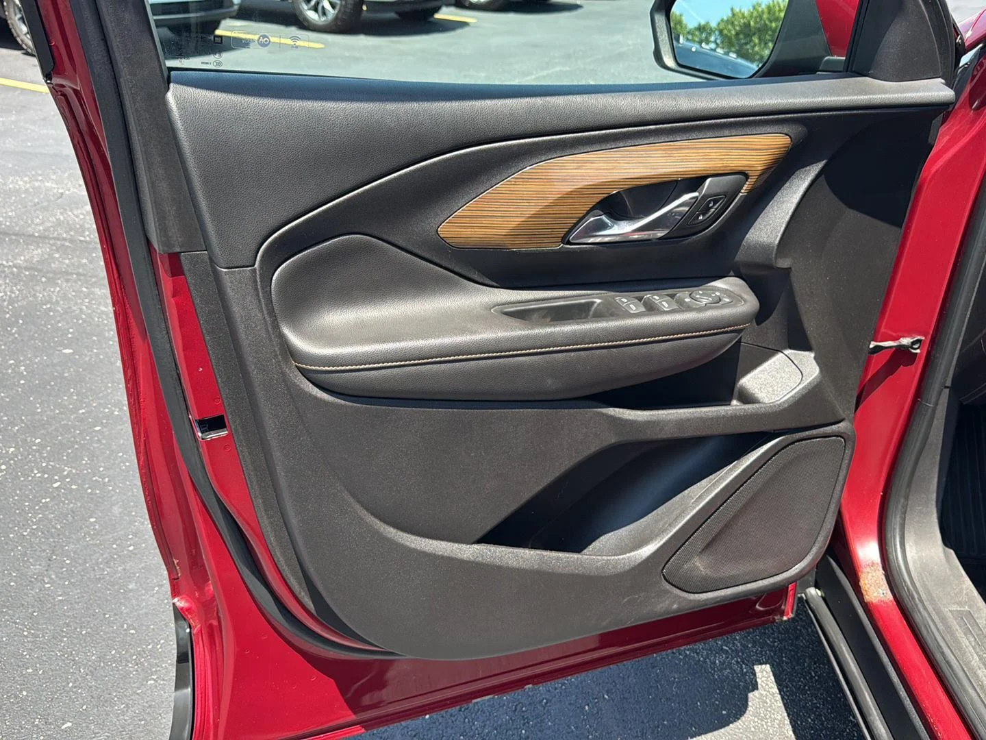 Used 2018 Red Quartz Tintcoat GMC SLE image 18