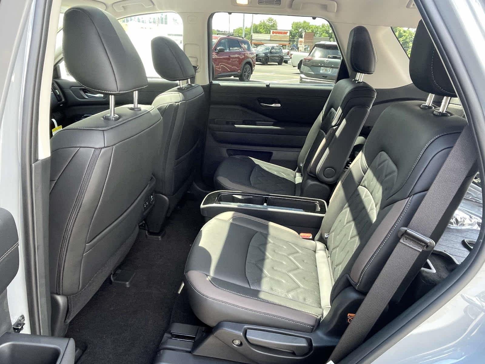 New 2026 Boulder Gray Pearl/Super Black Nissan Platinum image 18