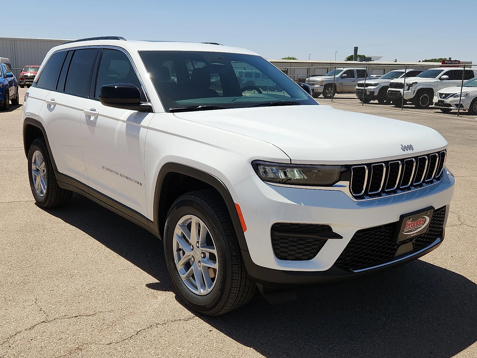 New 2026 Bright White Clear-Coat  Paint Jeep LAREDO X 4X4 image 6
