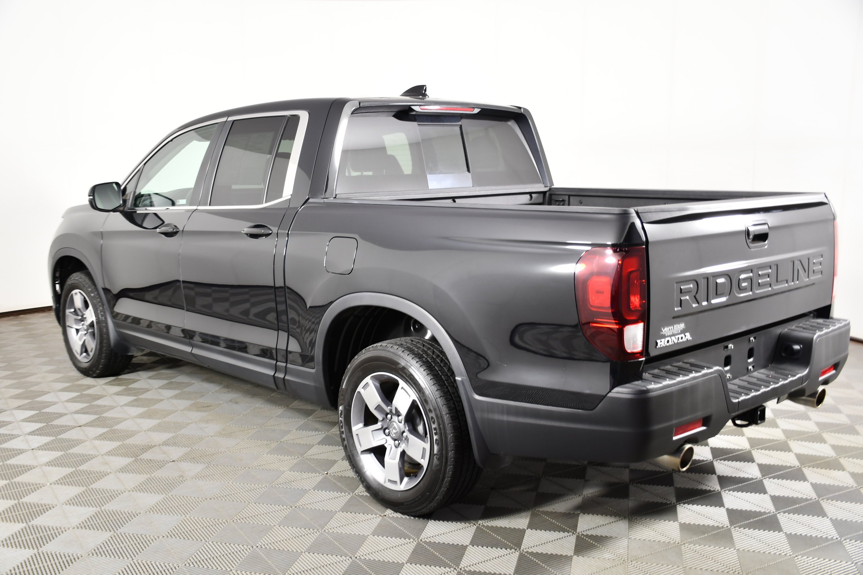 Certified Used 2024 Crystal Black Pearl Honda RTL image 8
