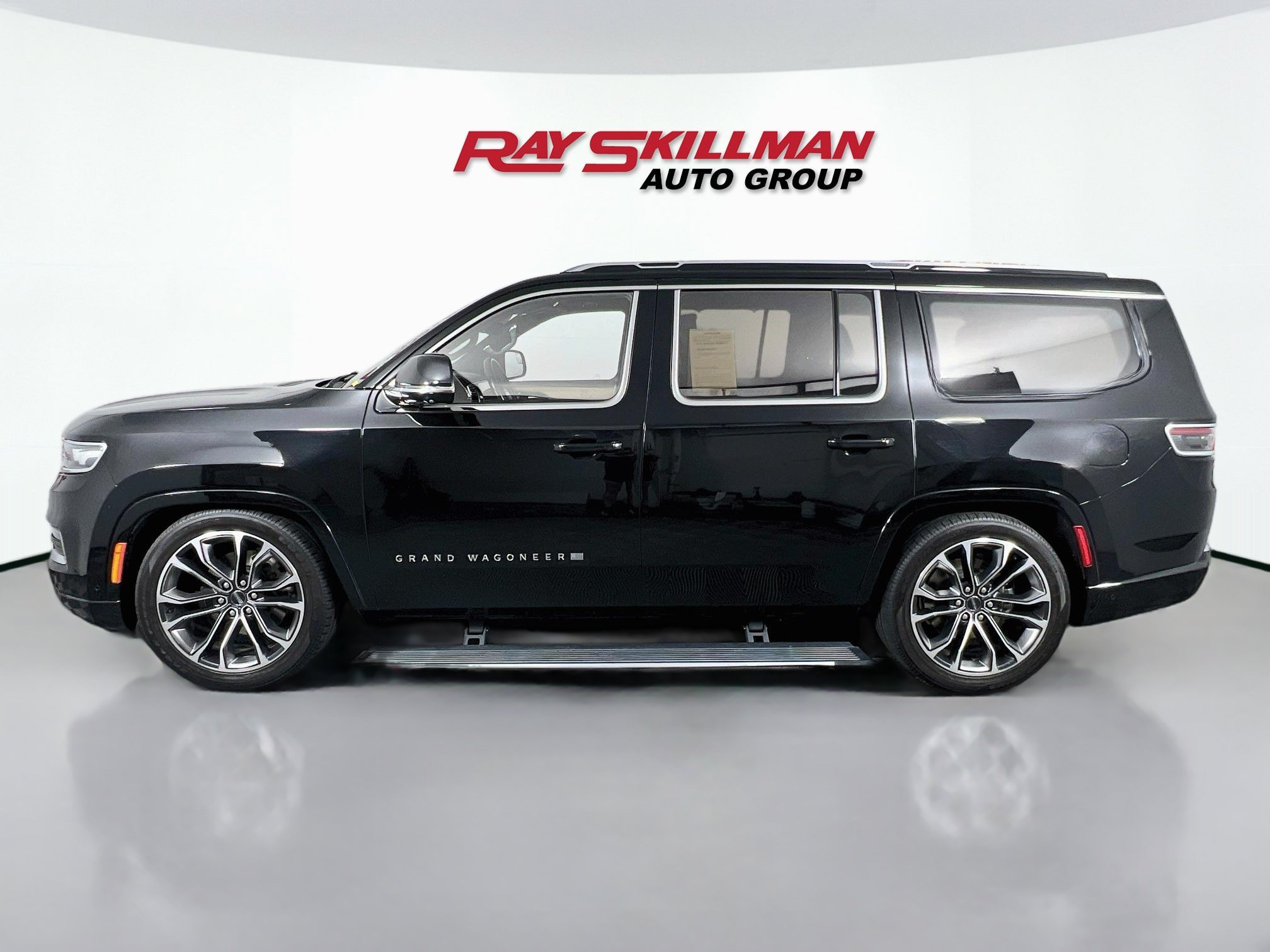 Used 2022 Diamond Black Crystal Pearlcoat Jeep SERIES III image 4