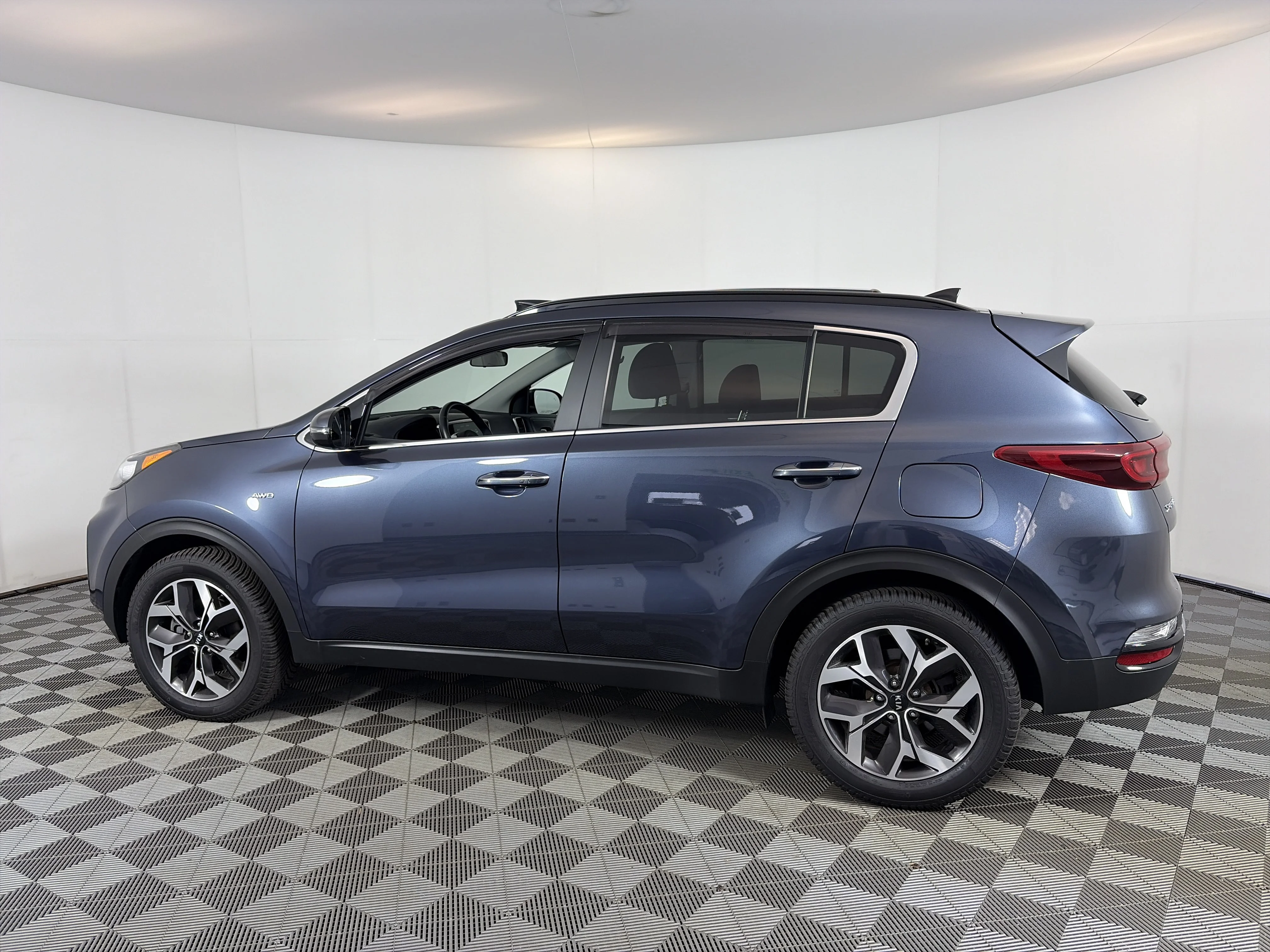 Used 2022 Pacific Blue Kia EX image 9