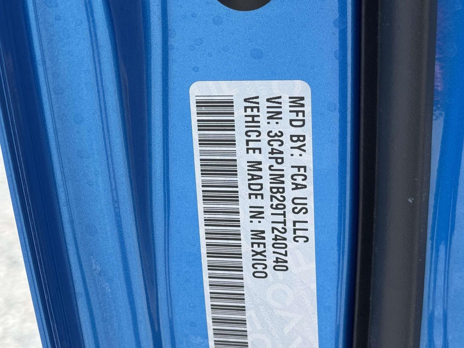 New 2026 Hydro Blue Pearl-Coat Exterior Paint Jeep Limited image 27