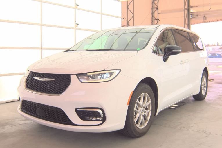 Used 2024 White Chrysler Touring L image 1