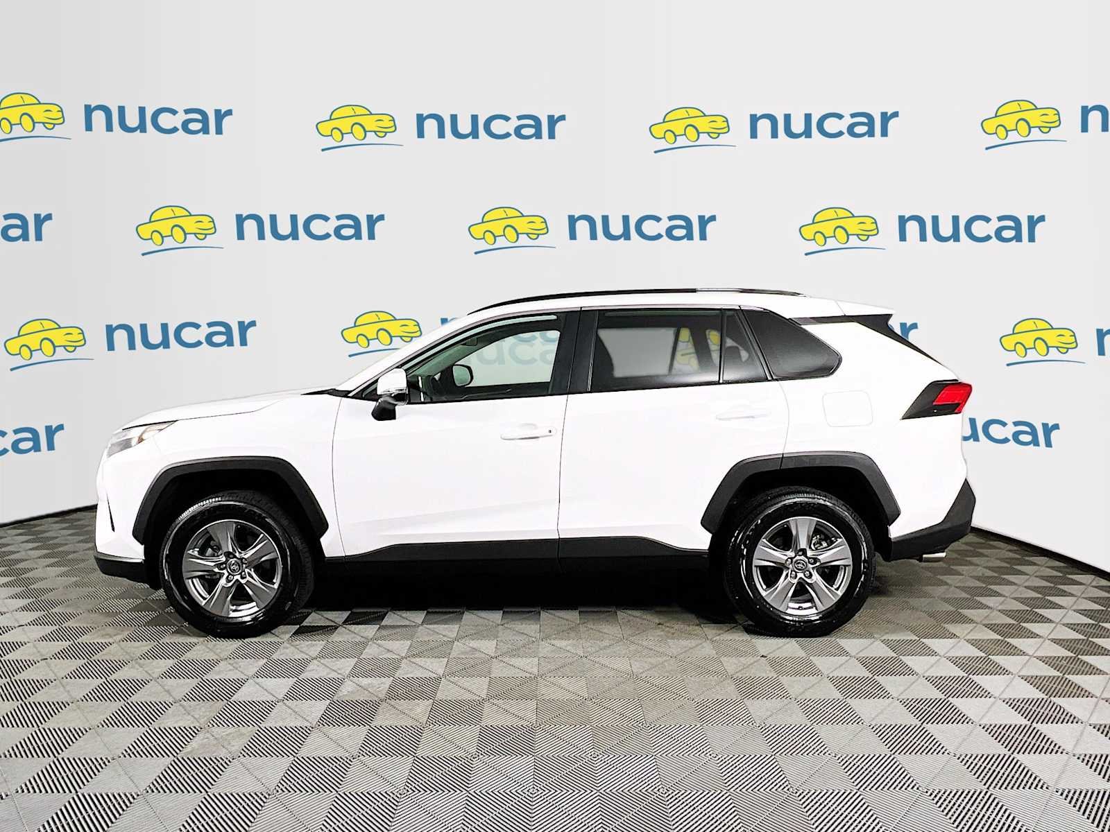 Used 2025 Ice Cap Toyota XLE image 4