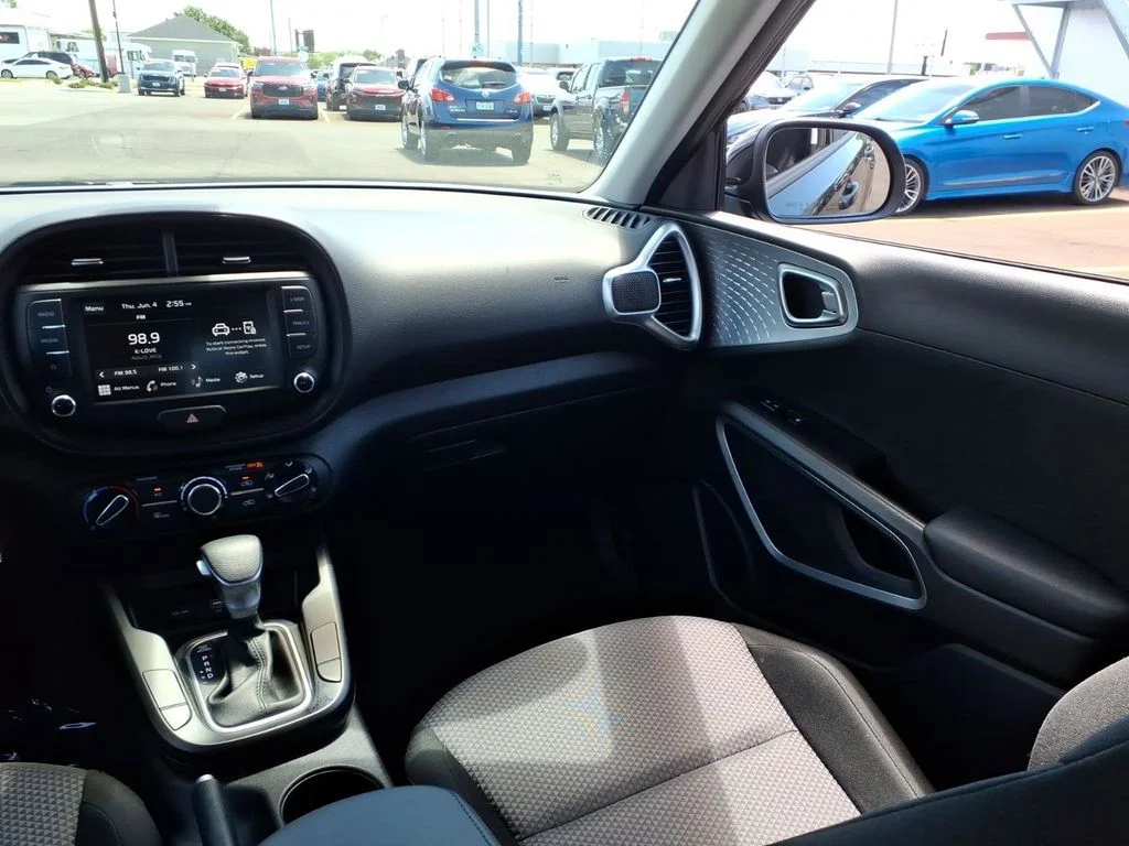 2024 Kia Soul LX - Photo 12
