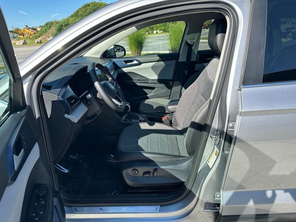 2023 Volkswagen Taos SE - Photo 12
