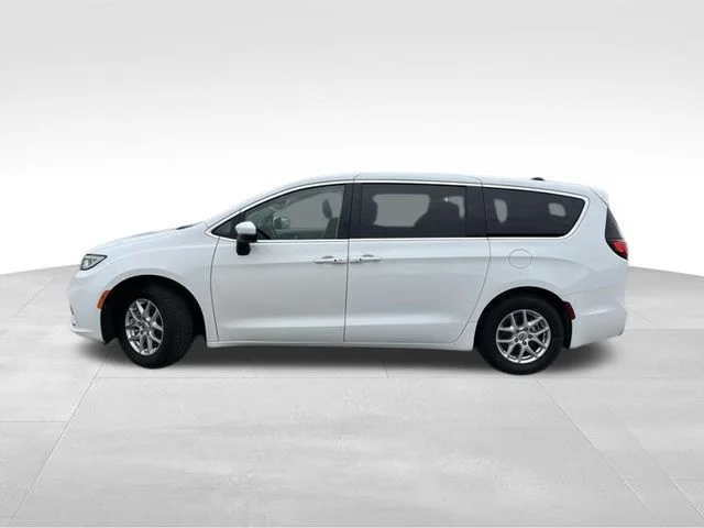 Used 2023 White Chrysler Touring L image 4