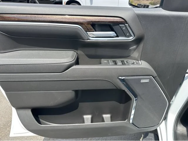 New 2026 Summit White GMC Elevation image 6