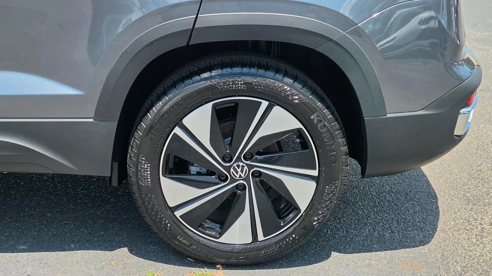 New 2026 GRAY Volkswagen SE image 13