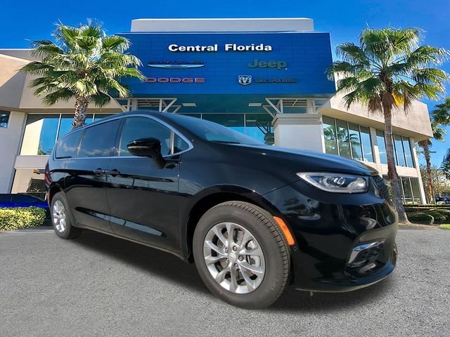 New 2026 Diamond Black Crystal Pearl-Coat Exterior Paint Chrysler Limited image 2