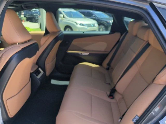 New 2026 Cloudburst Gray Lexus ES 350e LUXURY image 13