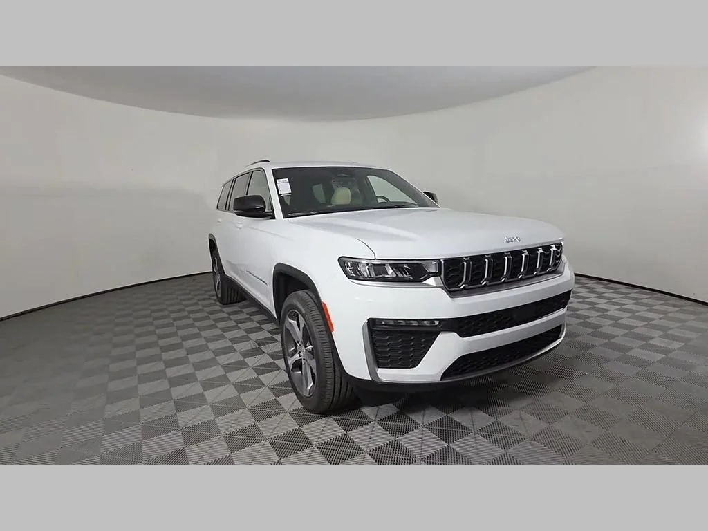 New 2026 Bright White Clear-Coat Exterior Paint Jeep Limited image 47