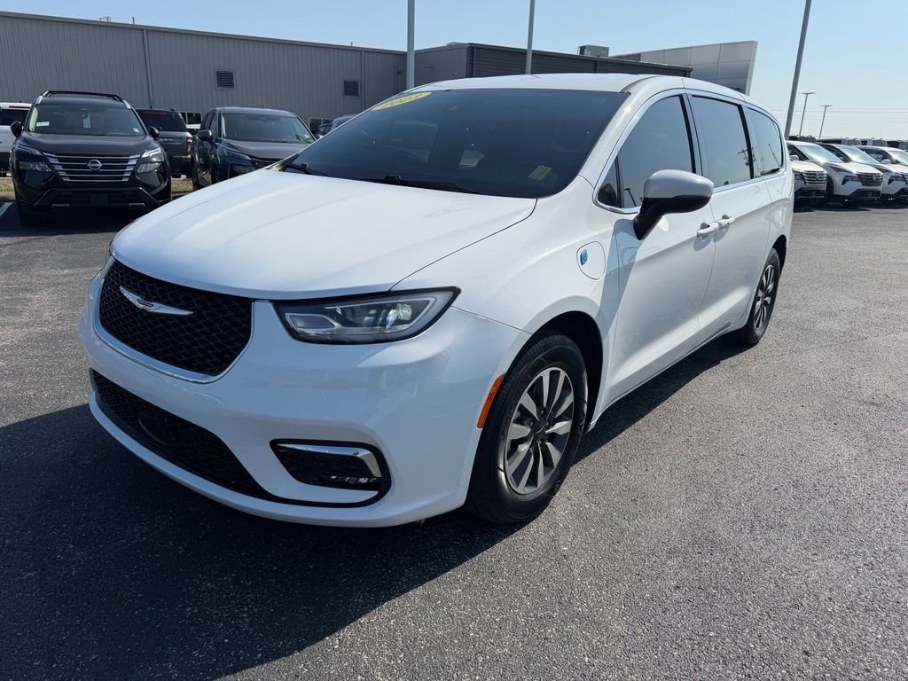 Used 2023 White Chrysler Touring L image 2