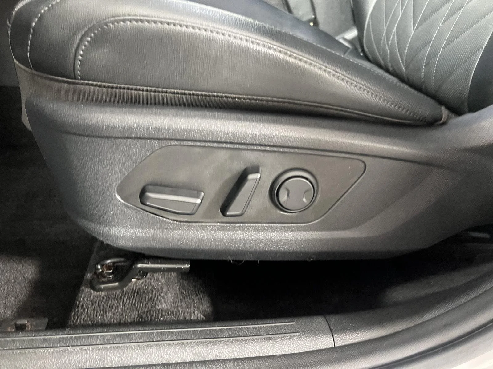 Used 2023 Glacial White Pearl Kia X-Line image 24