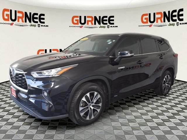 Used 2020 Black Toyota XLE image 3