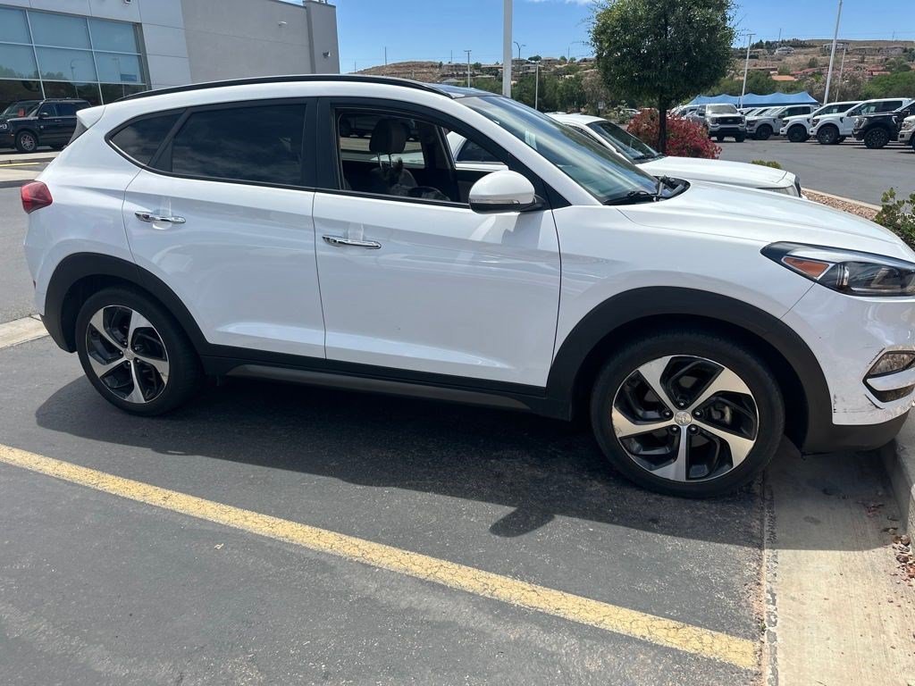 Used 2016 Winter White Hyundai Limited image 2