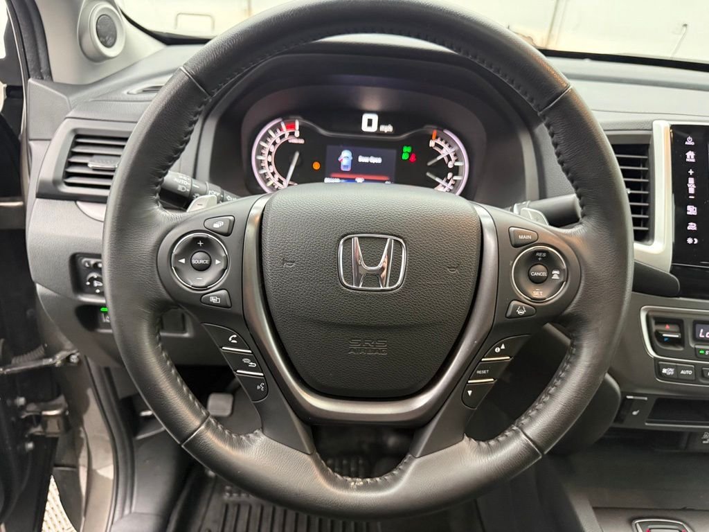Used 2020 Pacific Pewter Metallic Honda RTL image 22