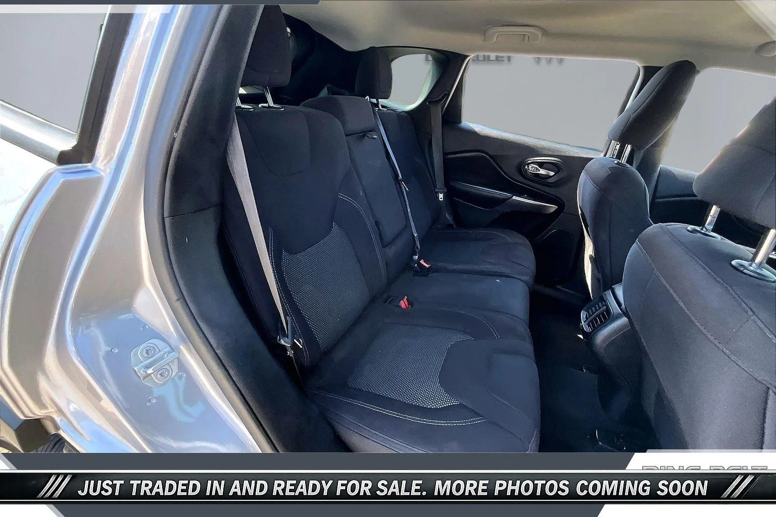 Used 2020 Silver Jeep Latitude FWD image 20