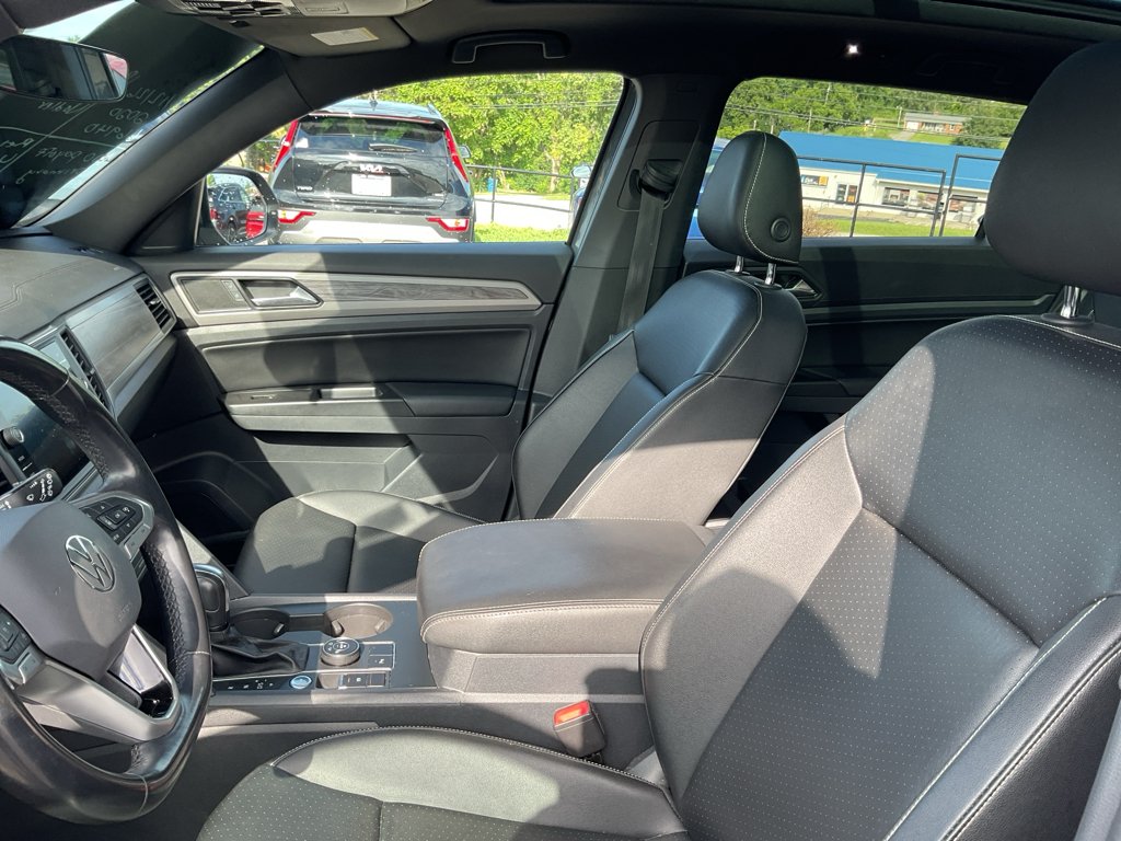 Used 2020 Gray Volkswagen 2.0T SE w/Technology image 21