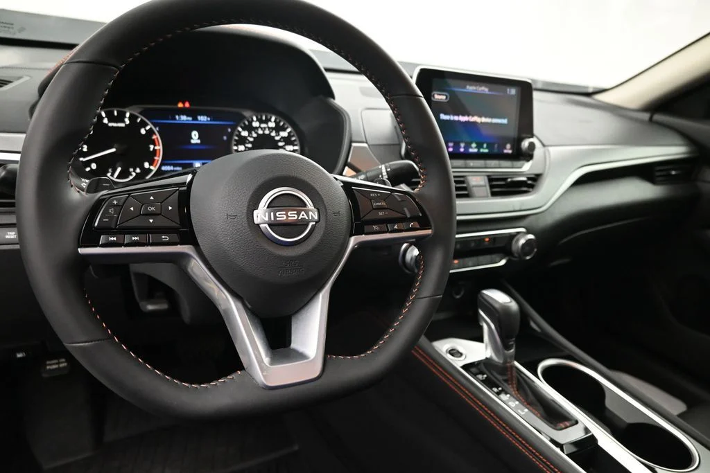 Used 2025 Black Nissan 2.5 SR image 23