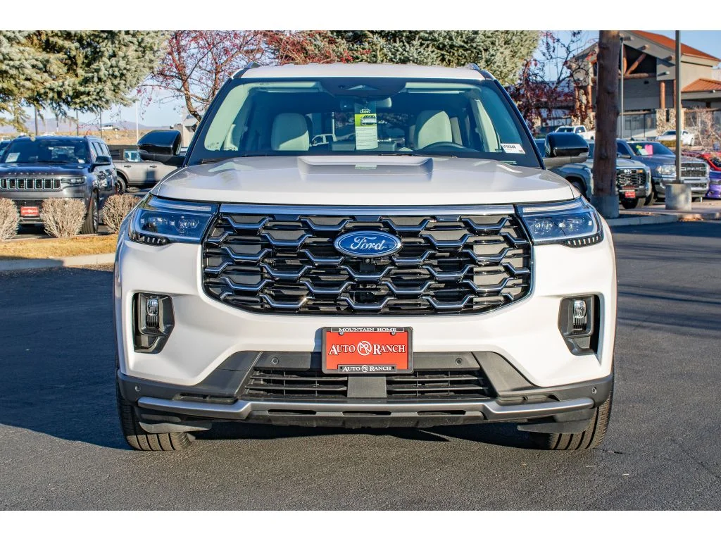 New 2026 Star White Metallic Tri-Coat Ford Platinum image 3