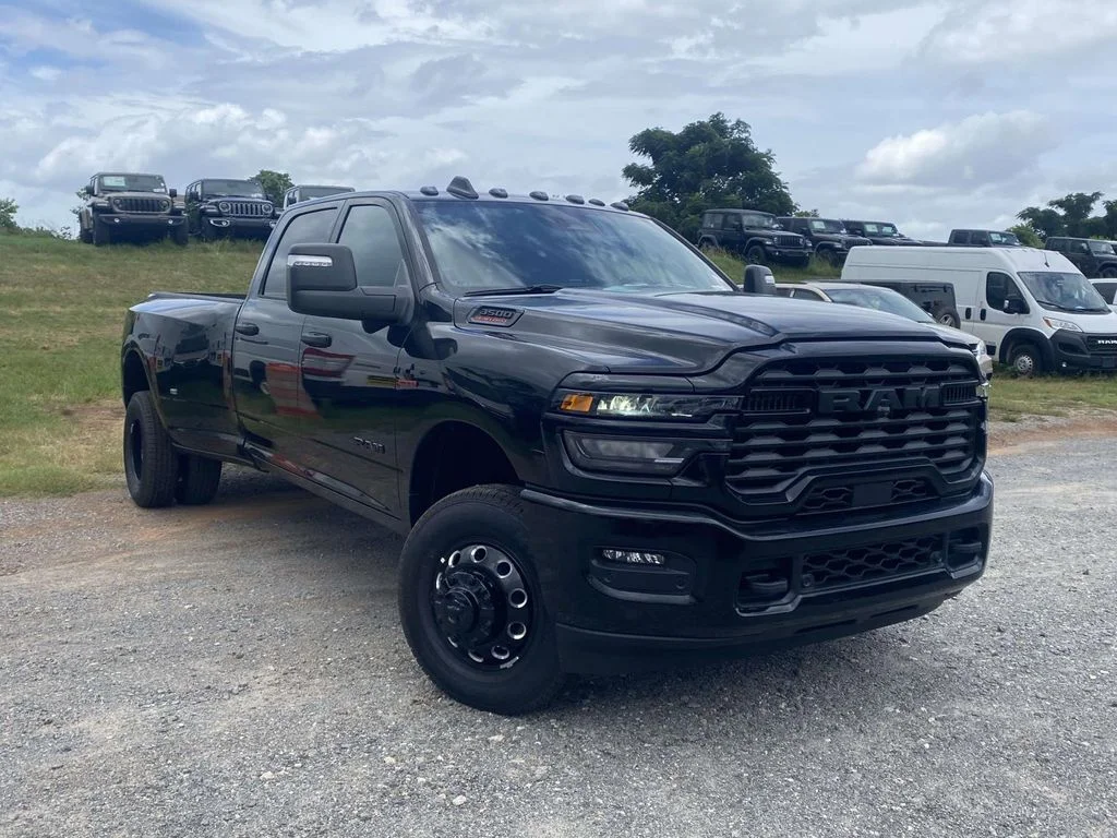 New 2026 Diamond Black Crystal Pearl-Coat Exterior Paint RAM Big Horn image 32