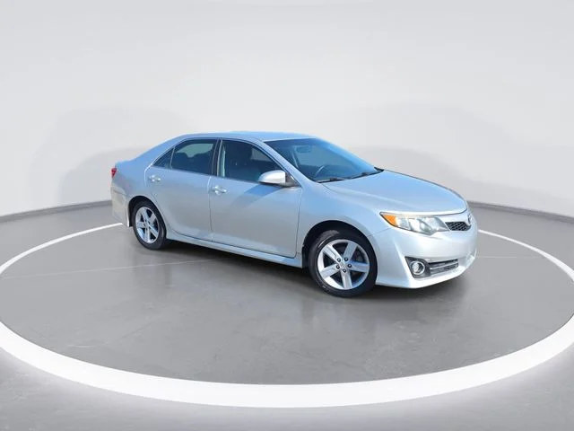 Used 2014 Silver Toyota SE image 2
