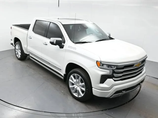 Used 2025 Iridescent Pearl Tricoat Chevrolet High Country image 33