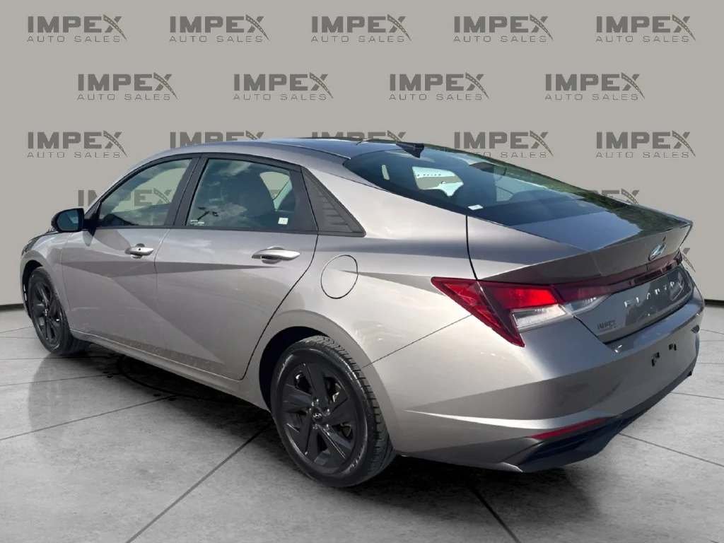 Used 2021 Silver Hyundai SEL image 3